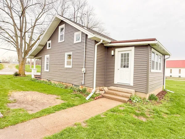 $185,500 | 7580 South St Road, Hudson, IN 46747
