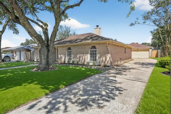 $1,900 | 13714 Bonaventure Drive, Houston, TX 77065