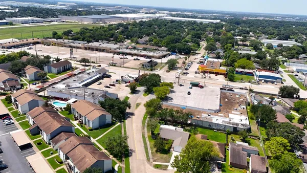 $1,900 | 13714 Bonaventure Drive, Houston, TX 77065