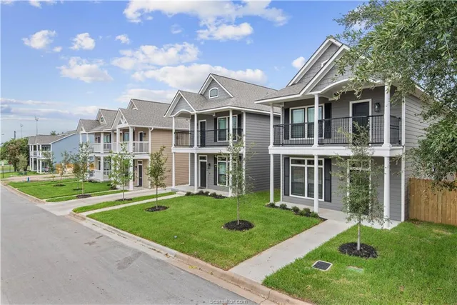 $5,000 | 405 Aurora Court, College Station, TX 77840