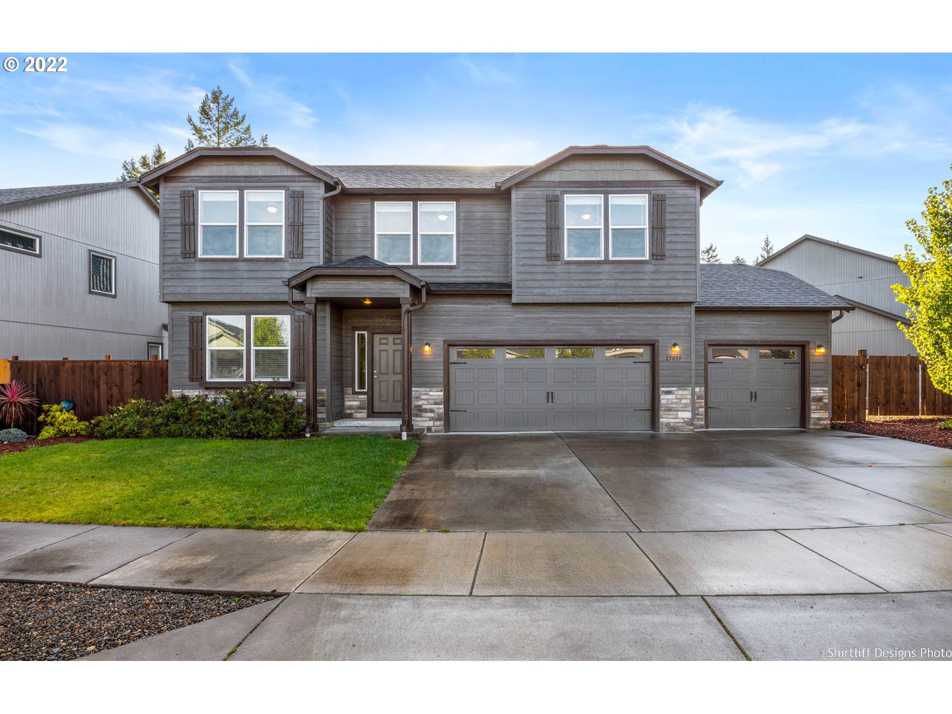 25095 Sun Ridge Way Veneta, OR 97487 - Photo 1 of 27 Gallery Image 1