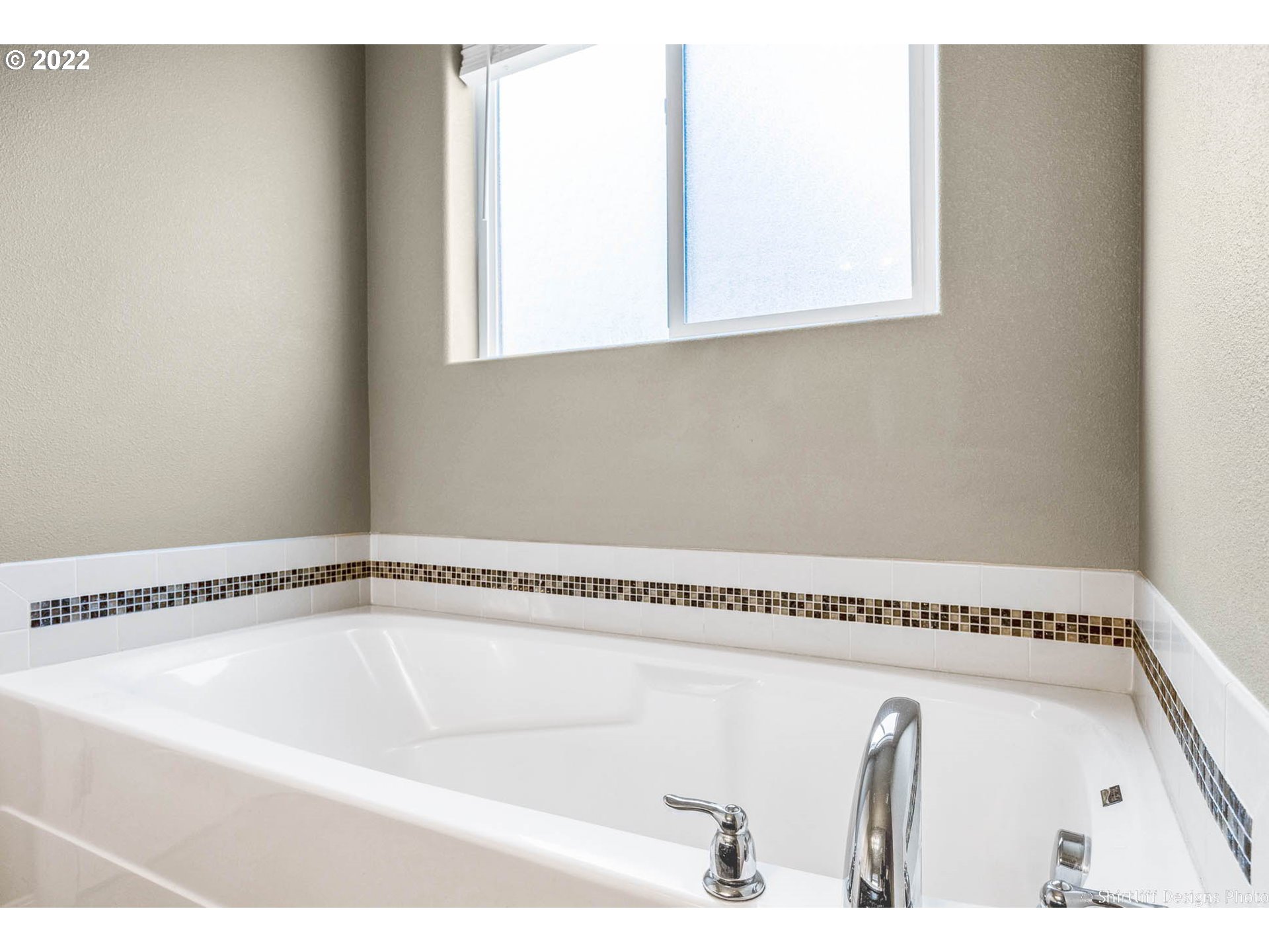25095 Sun Ridge Way Veneta, OR 97487 - Photo 12 of 27 Owner's Suite Bathroom