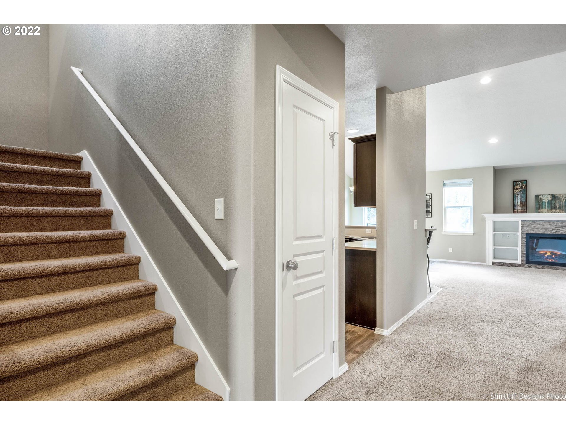 25095 Sun Ridge Way Veneta, OR 97487 - Photo 14 of 27 Staircase