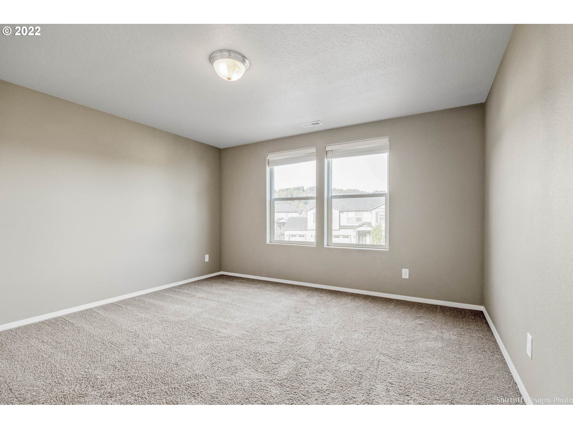 25095 Sun Ridge Way Veneta, OR 97487 - Photo 18 of 27 Bedroom