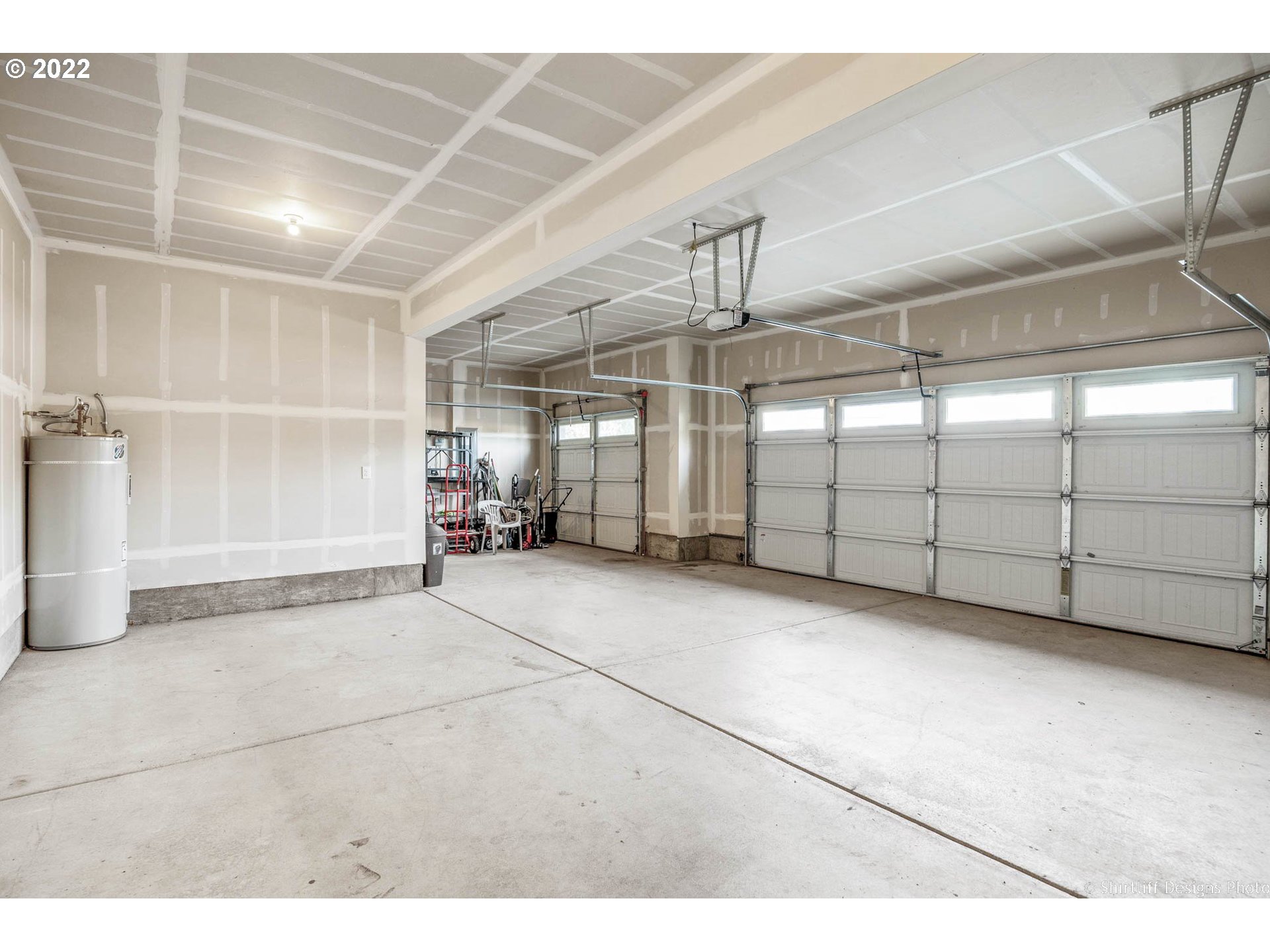 25095 Sun Ridge Way Veneta, OR 97487 - Photo 23 of 27 Garage
