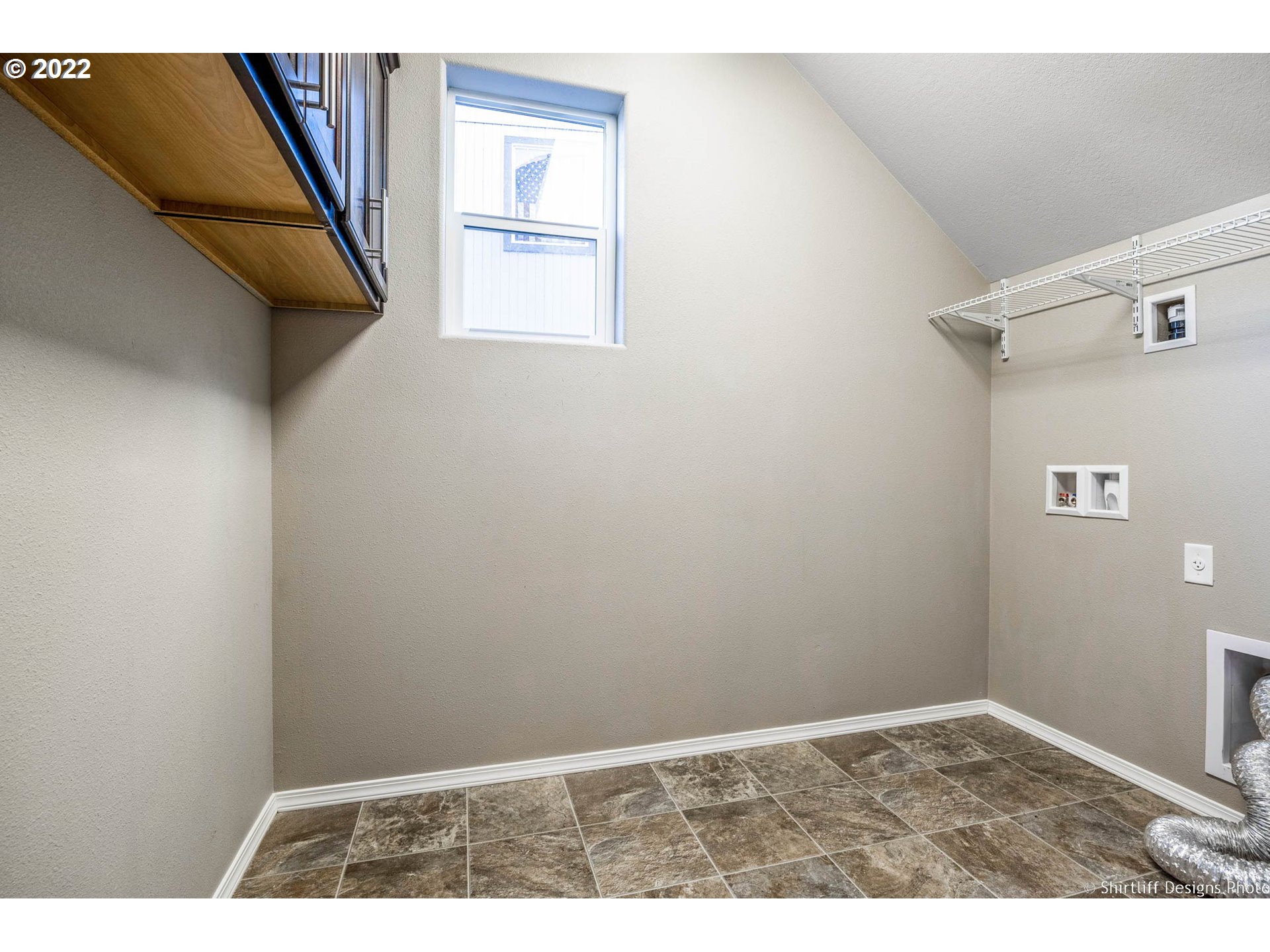 25095 Sun Ridge Way Veneta, OR 97487 - Photo 4 of 27 Laundry