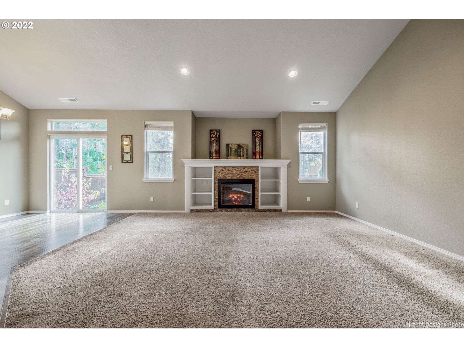 25095 Sun Ridge Way Veneta, OR 97487 - Photo 5 of 27 Living Room