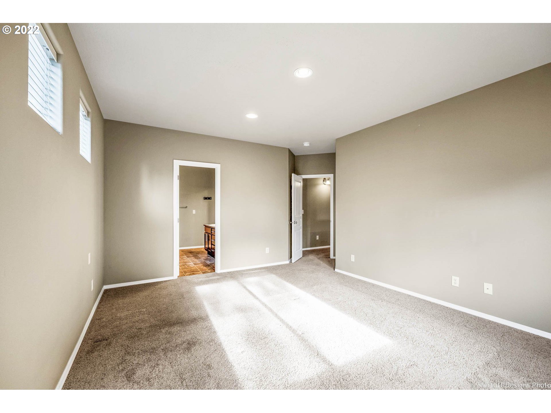 25095 Sun Ridge Way Veneta, OR 97487 - Photo 10 of 27 Owner's Suite Bedroom