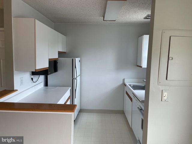 $255,000 | 1722 West Abingdon Drive, Unit 302, Alexandria, VA 22314