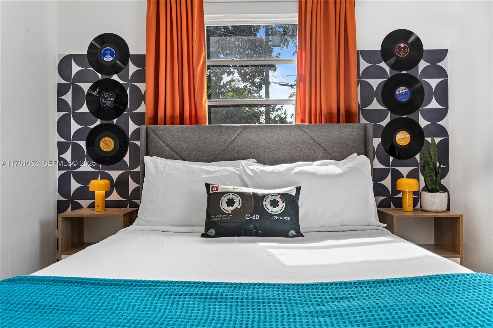 260 Northeast 45th Street Miami, FL 33137 - Photo 20 of 34 an outdoor space with wooden floor