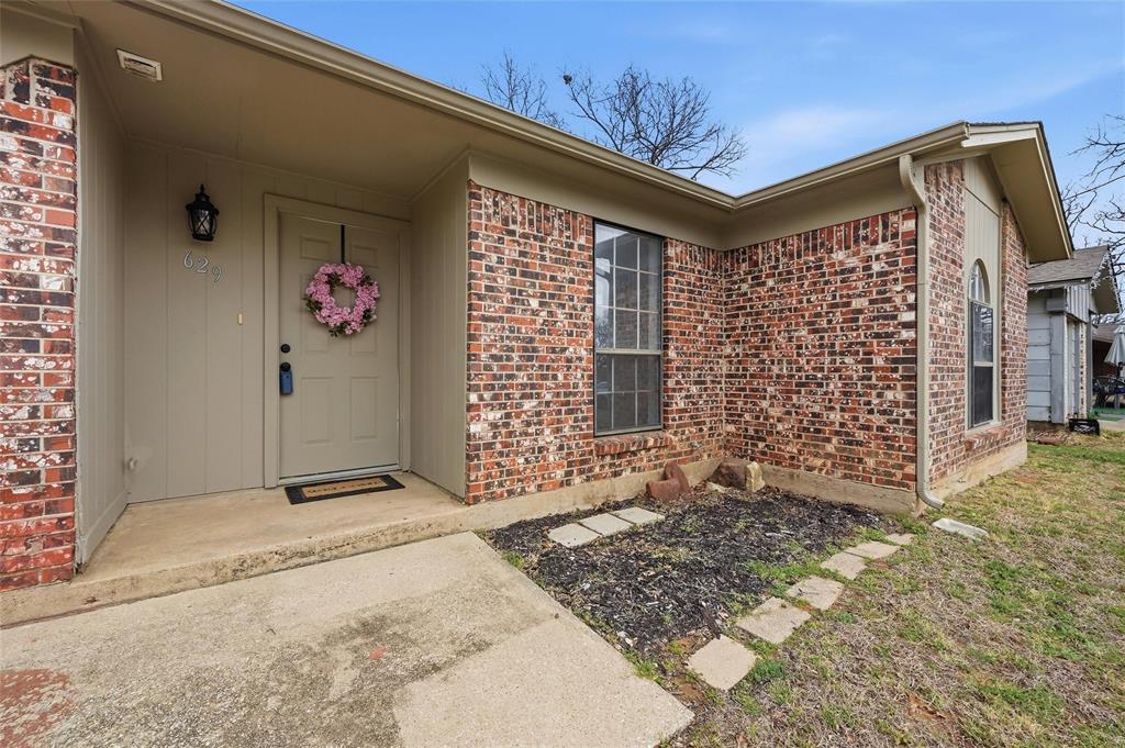 629 Chambers Street Denton, TX 76205 - Photo 2 of 17 Entrance with covered porch