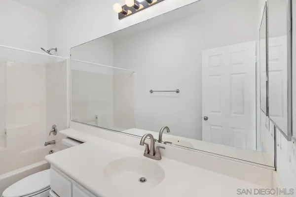 $819,000 | 13285 Calle Del Campo, Unit 5, San Diego, CA 92129