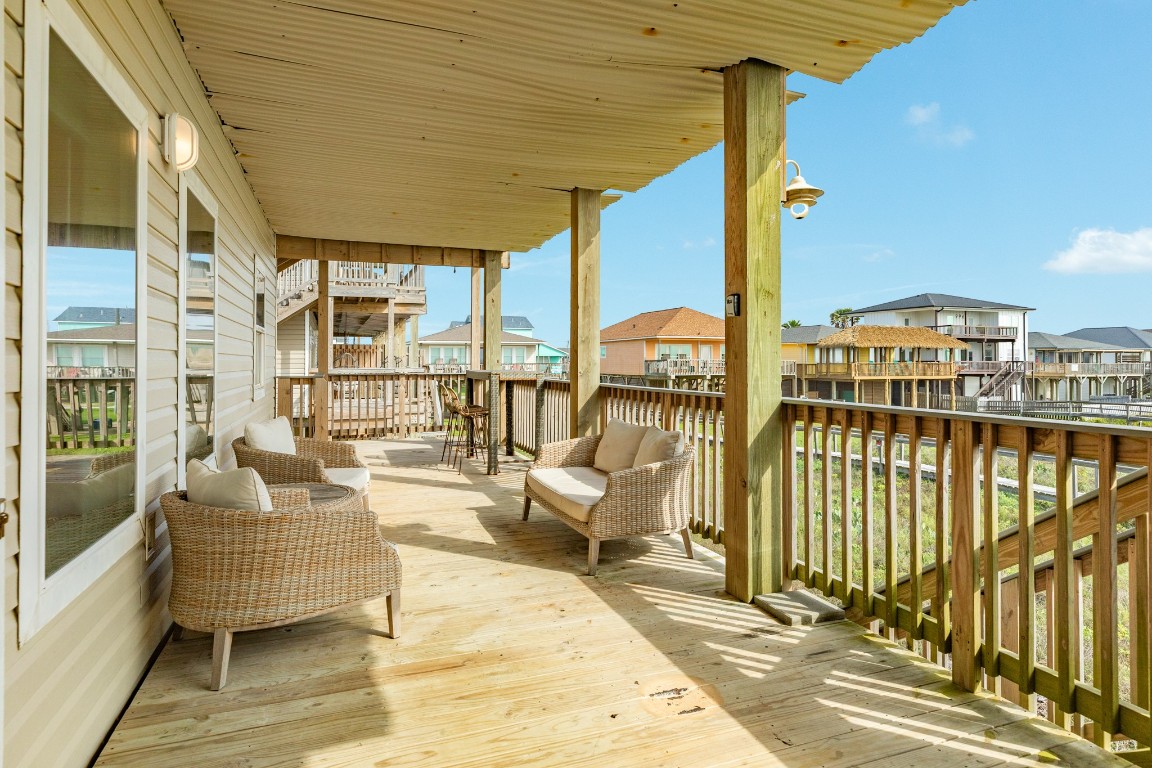 116 Howard Avenue, Unit G Surfside Beach, TX 77541 - Photo 20 of 31 a balcony with furniture and rug