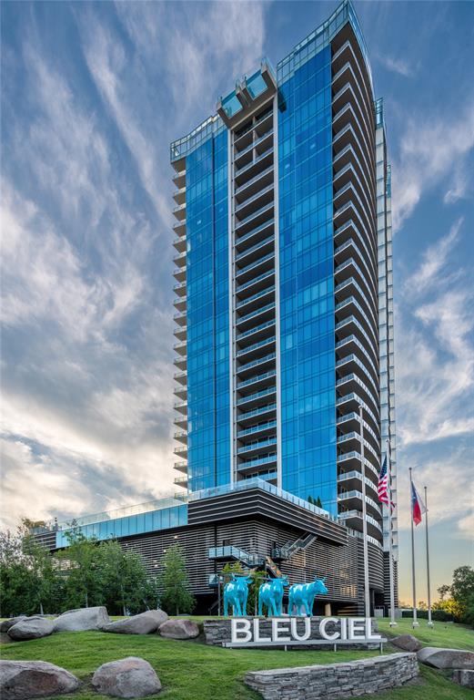 3130 North Harwood St Unit 1905