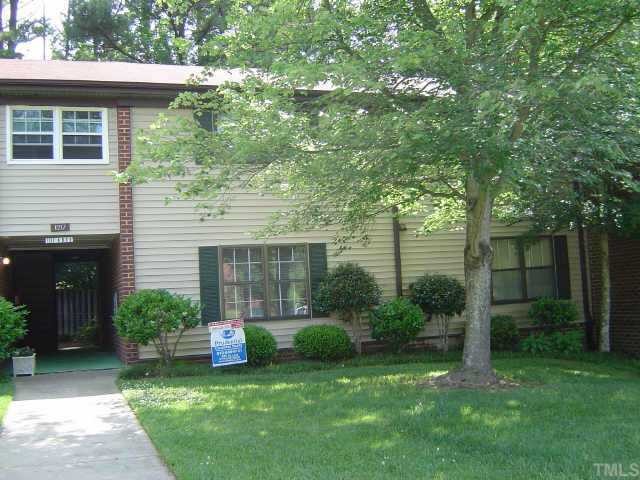 a view of a house with backyard and garden