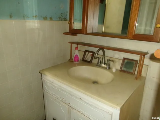 $26,900 | 605 South 2nd Street, Pekin, IL 61554