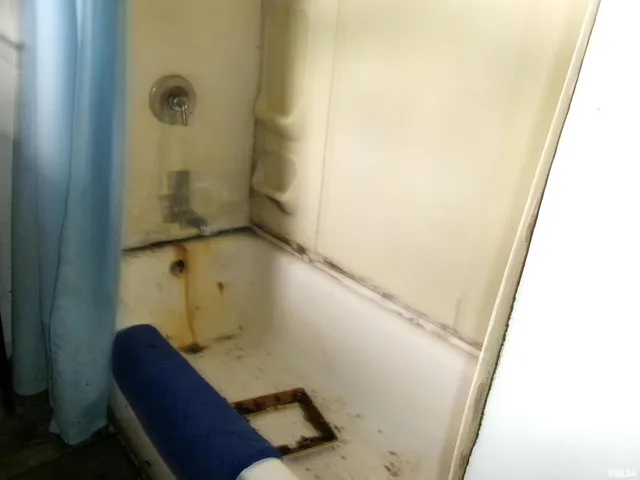 $26,900 | 605 South 2nd Street, Pekin, IL 61554