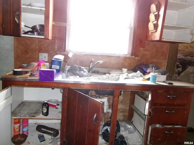 $26,900 | 605 South 2nd Street, Pekin, IL 61554