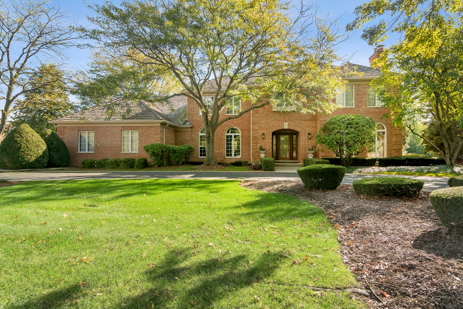 1515 Galloway Drive Inverness, IL 60010 - Photo 5 of 60 a front view of a house with garden