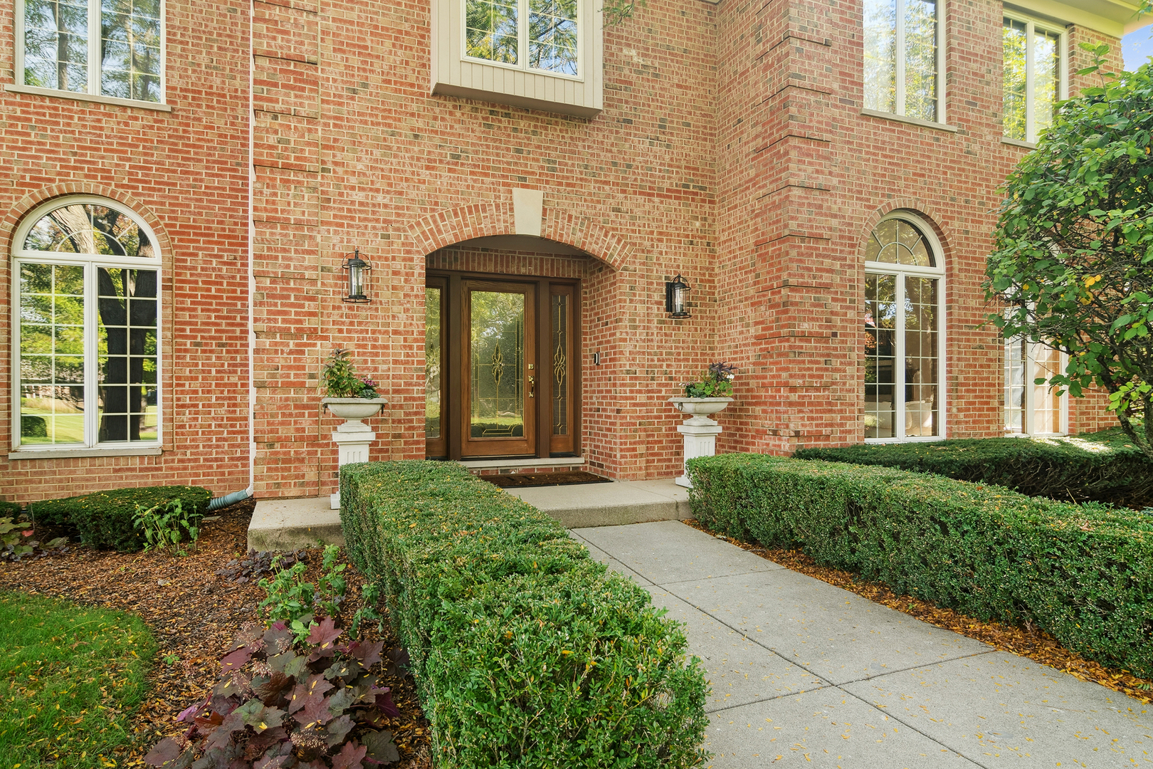 1515 Galloway Drive Inverness, IL 60010 - Photo 6 of 60 a front view of a house with garden