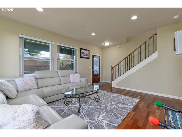 $555,000 | 17584 Southeast Mill Street, Portland, OR 97233