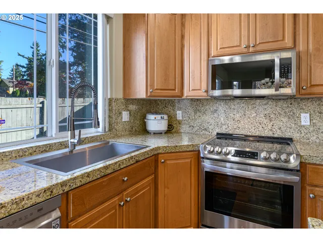 $555,000 | 17584 Southeast Mill Street, Portland, OR 97233