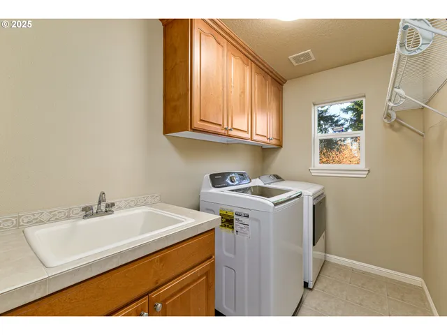 $555,000 | 17584 Southeast Mill Street, Portland, OR 97233