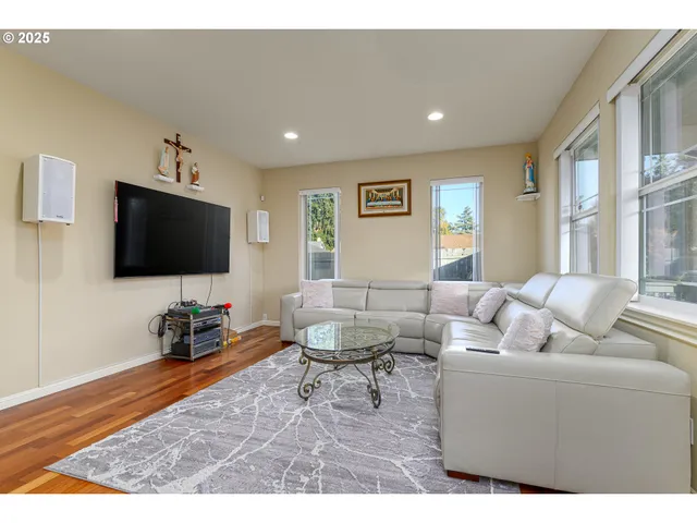 $555,000 | 17584 Southeast Mill Street, Portland, OR 97233