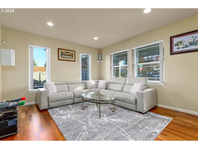 $555,000 | 17584 Southeast Mill Street, Portland, OR 97233