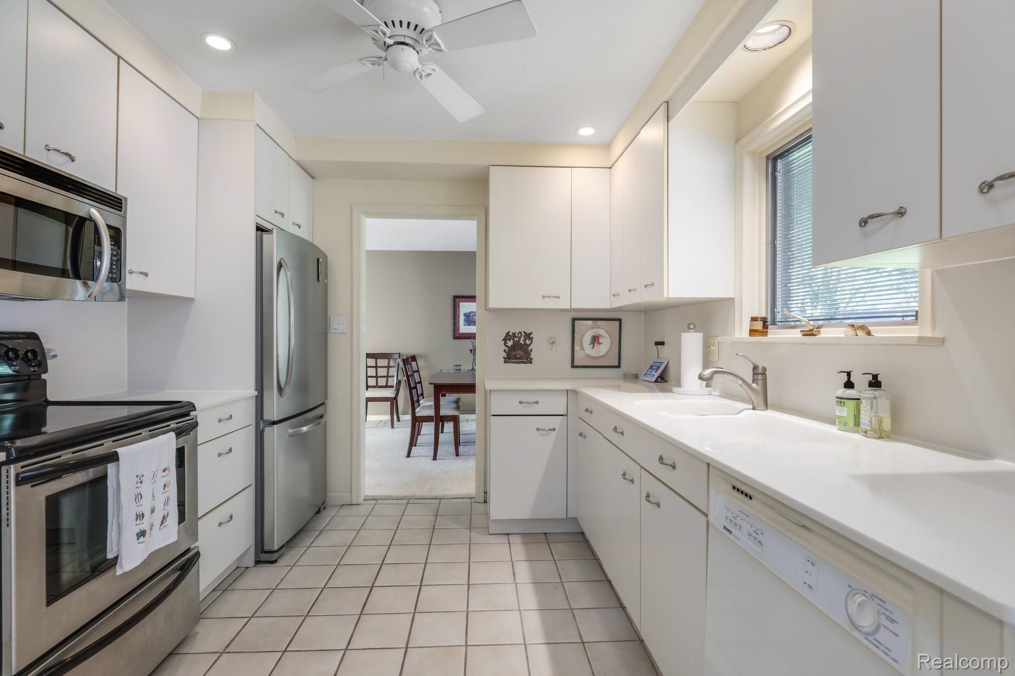 1739 Seever Circle Rochester, MI 48309 - Photo 14 of 34 23-web-or-mls-1739 Seever Circle Rochester Hills0023.jpg