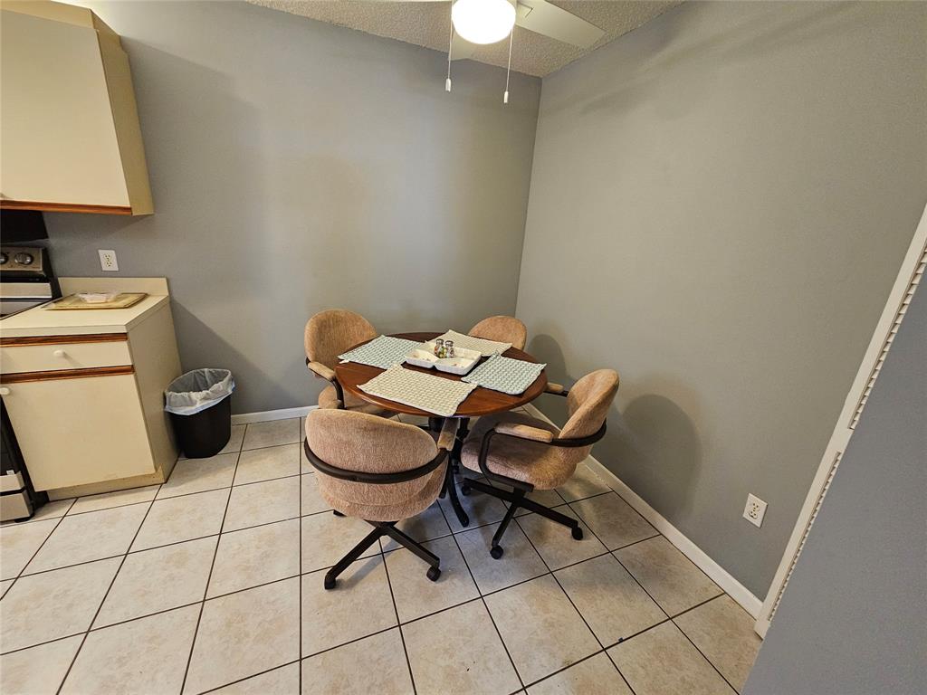 5203 Europa Drive, Unit G Boynton Beach, FL 33437 - Photo 7 of 29 a dining room with furniture and a lamp