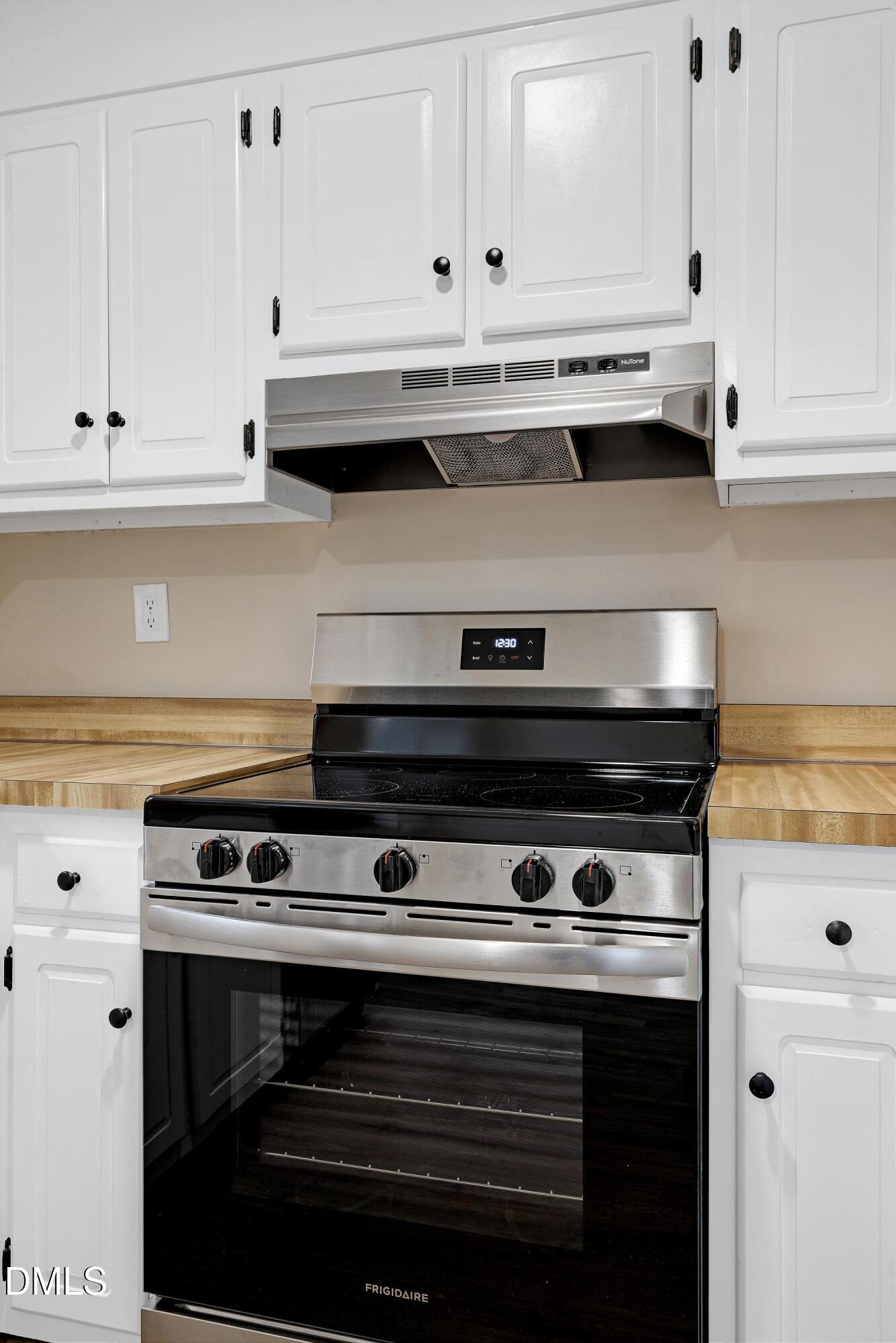 7812 Hemlock Court Raleigh, NC 27615 - Photo 3 of 25 a stove top oven sitting inside of a kitchen