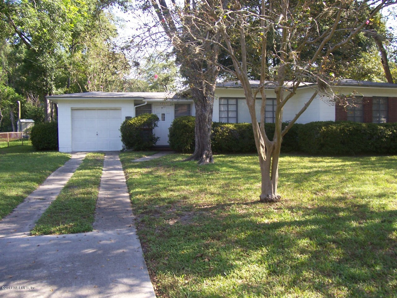 1975 Rugby Road Jacksonville, FL 32208 - Photo 1 of 6 Front