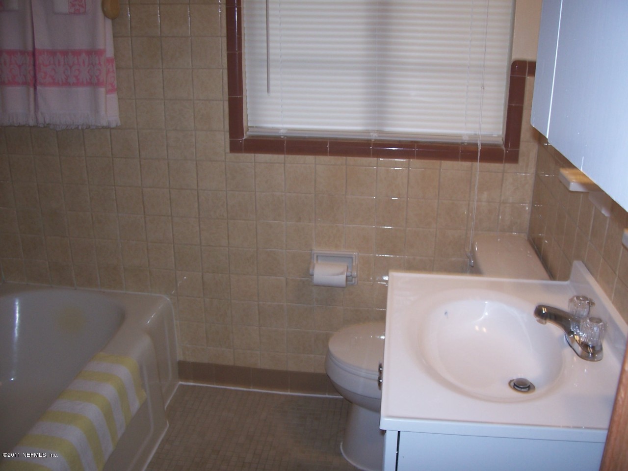 1975 Rugby Road Jacksonville, FL 32208 - Photo 4 of 6 Bath