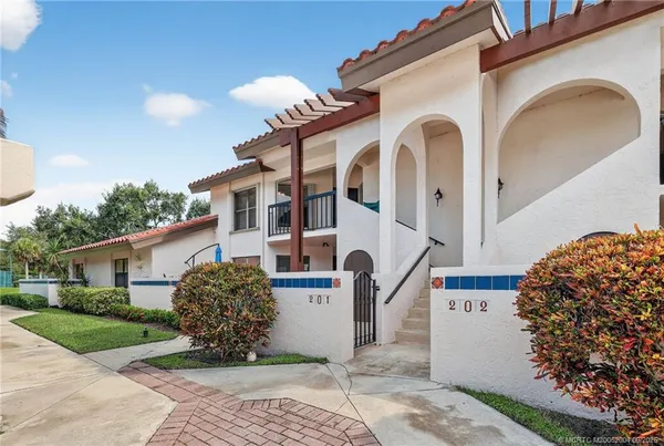 $2,300 | 6110 Southeast Martinique Drive, Unit 201, Stuart, FL 34997