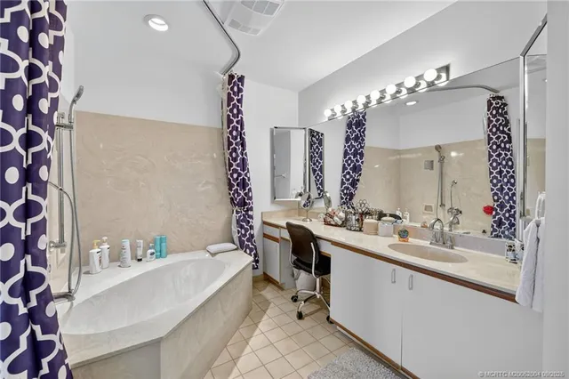 $2,300 | 6110 Southeast Martinique Drive, Unit 201, Stuart, FL 34997