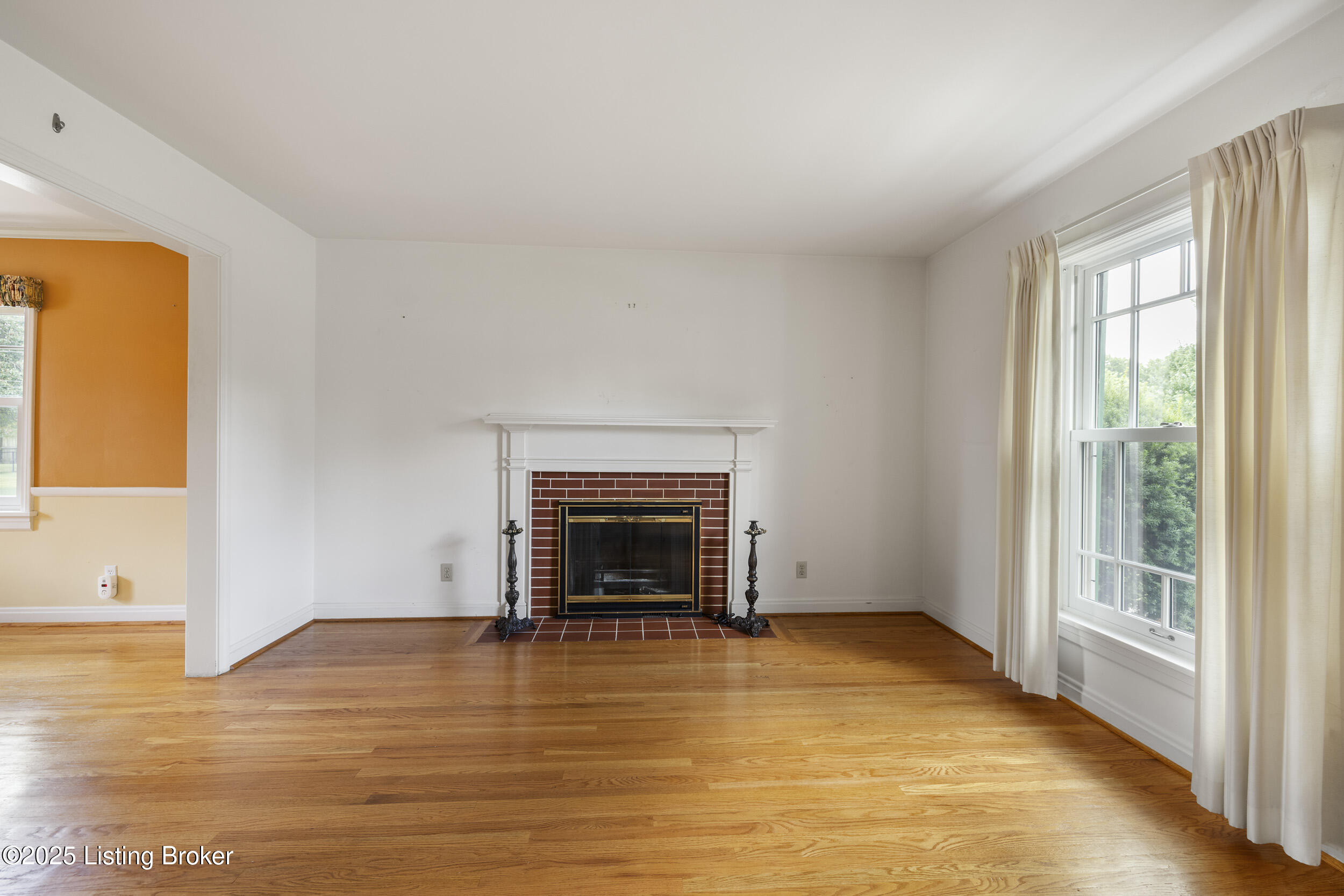 3706 Hanover Road Louisville, KY 40207 - Photo 8 of 50 Living Room