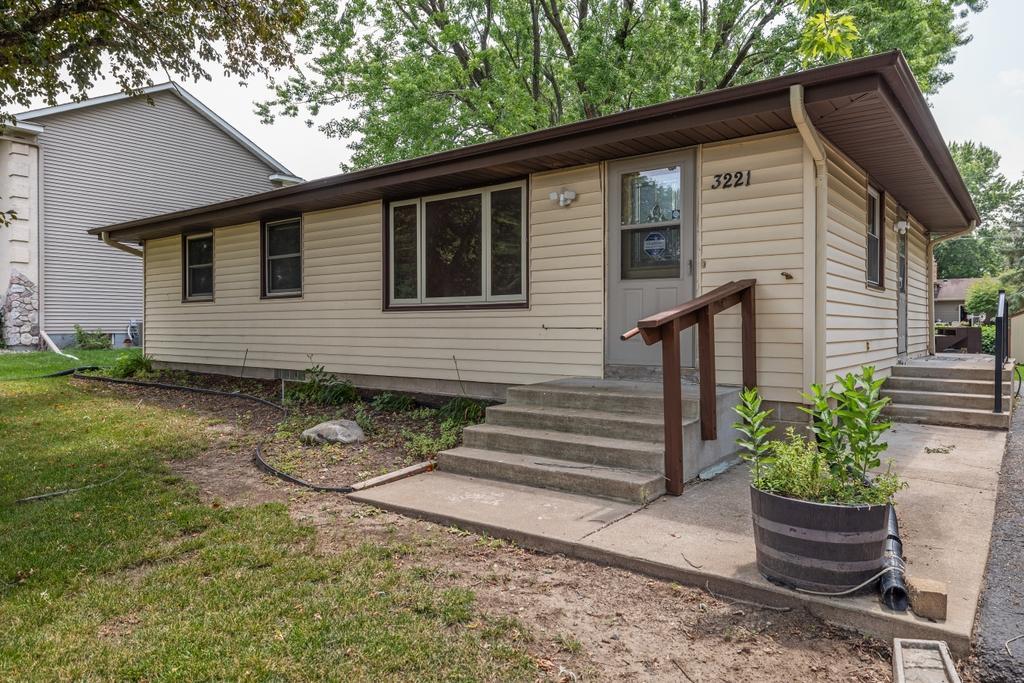 3221 Kent Street Southwest Prior Lake, MN 55372 - Photo 2 of 34 Gallery Image 2