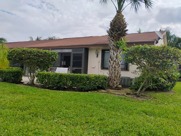 $2,500 | 51 Mayfair Lane, Boynton Beach, FL 33426