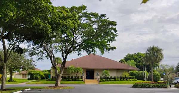 $2,500 | 51 Mayfair Lane, Boynton Beach, FL 33426