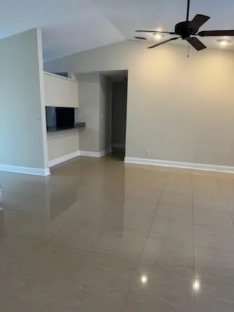 $2,500 | 51 Mayfair Lane, Boynton Beach, FL 33426