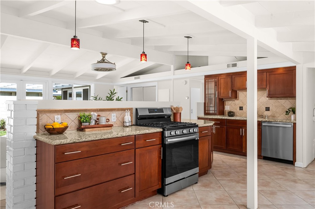 3030 Roxanne Avenue Long Beach, CA 90808 - Photo 14 of 48