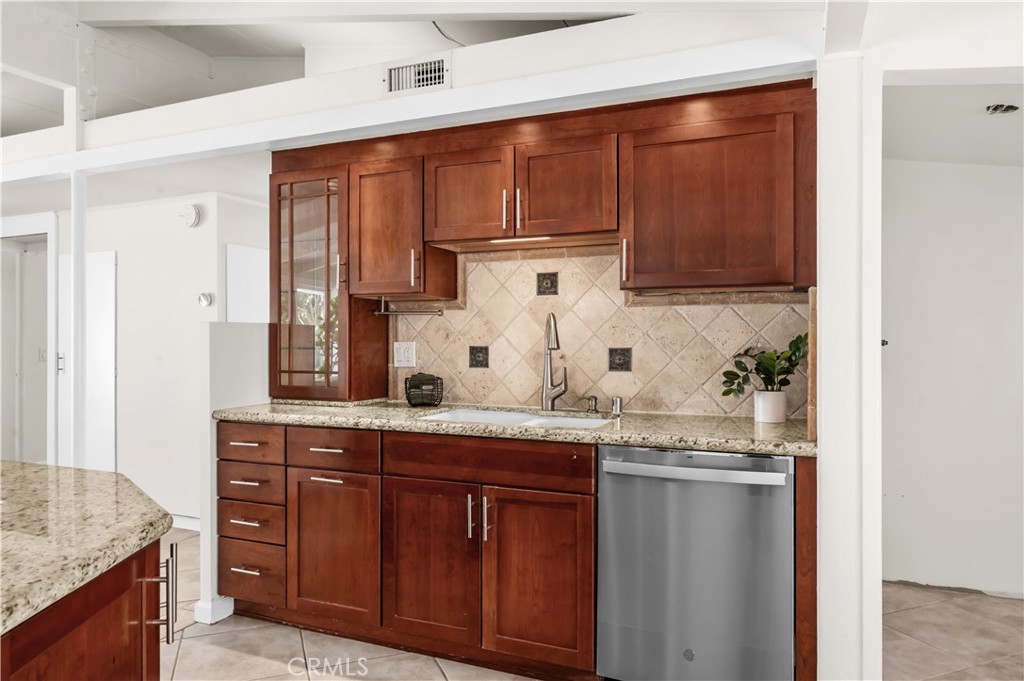 3030 Roxanne Avenue Long Beach, CA 90808 - Photo 15 of 48