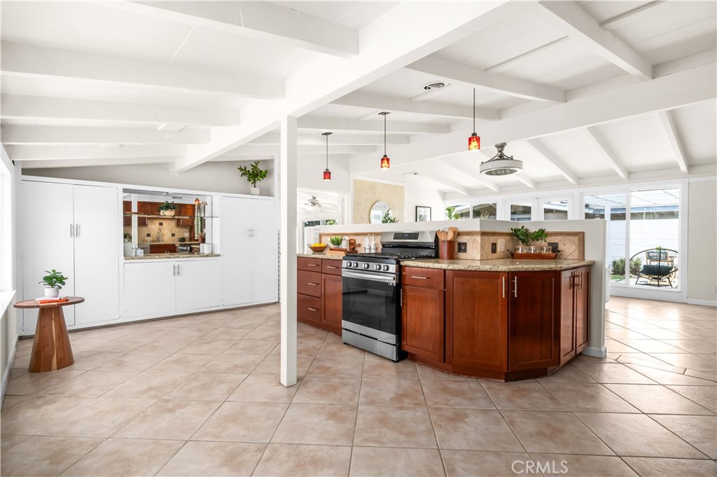 3030 Roxanne Avenue Long Beach, CA 90808 - Photo 4 of 48