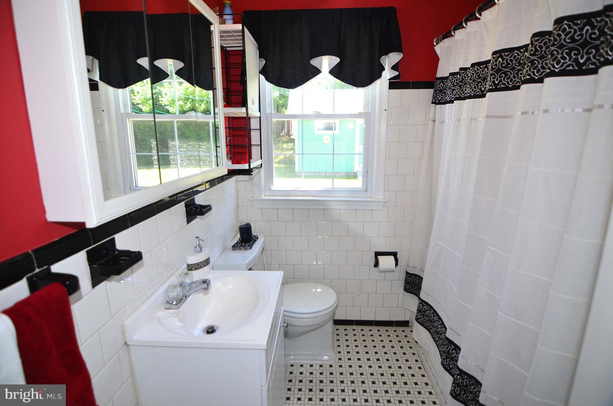1821 Hanford Road Baltimore, MD 21237 - Photo 14 of 30 Bath
