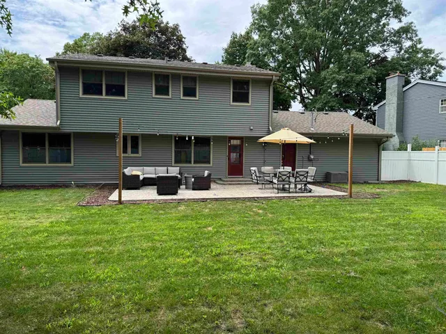 $279,900 | 813 Prestwick Parkway, Rockford, IL 61107