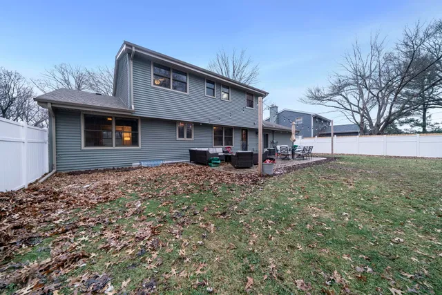 $279,900 | 813 Prestwick Parkway, Rockford, IL 61107