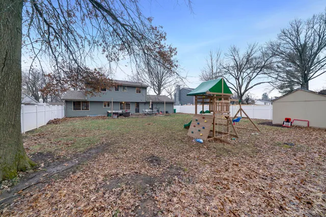 $279,900 | 813 Prestwick Parkway, Rockford, IL 61107