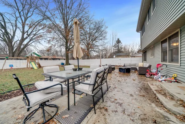 $279,900 | 813 Prestwick Parkway, Rockford, IL 61107