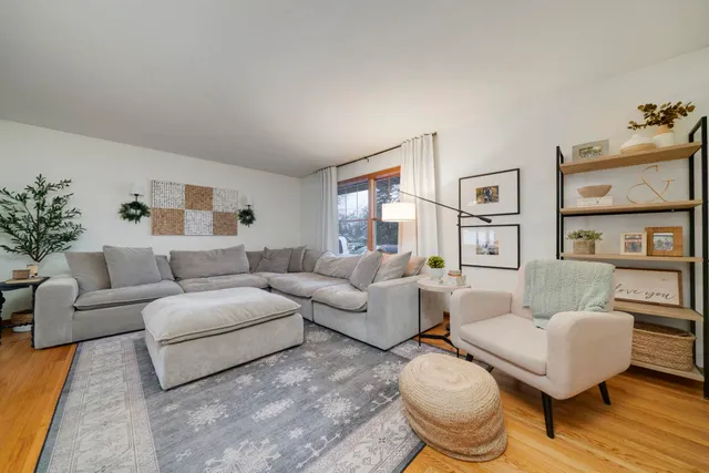 $279,900 | 813 Prestwick Parkway, Rockford, IL 61107